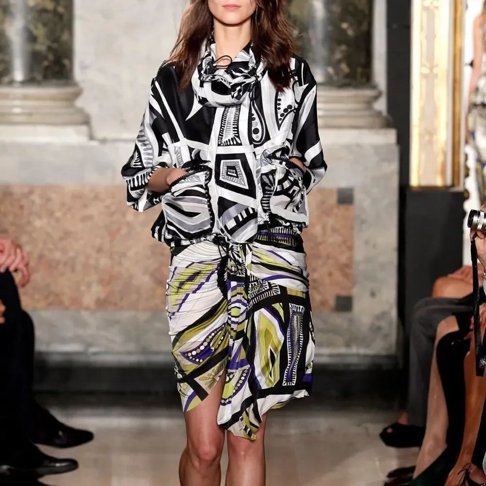 Beyoncé Knowles in Classic EMILIO PUCCI Runway Blue and Yellow Wrap Skir…